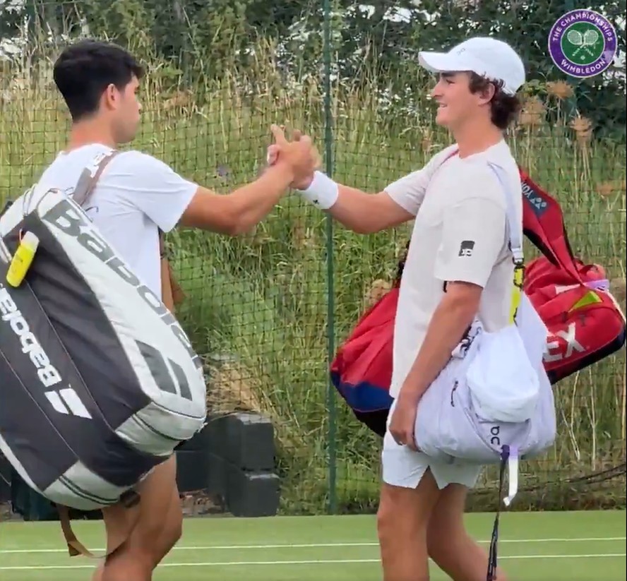 João Fonseca treina com Carlos Alcaraz antes de Wimbledon e se prepara para brilhar no Grand Slam