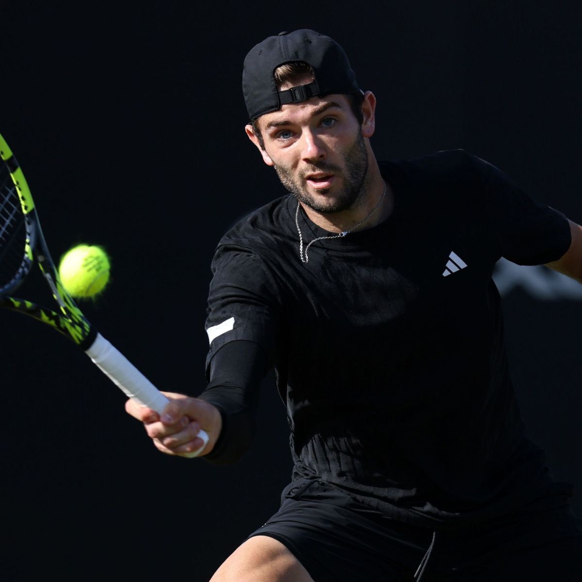 Adversário de João Fonseca em Wimbledon já venceu Alcaraz e Sinner e treinou com Federer