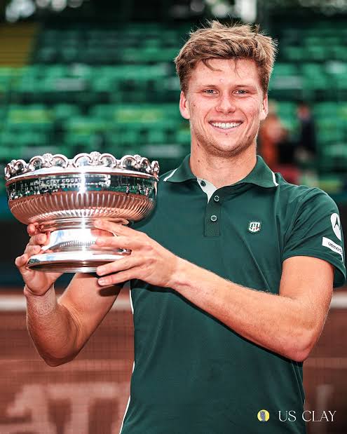 Quem é Jenson Brooksby, o americano que enfrenta João Fonseca em Wimbledon