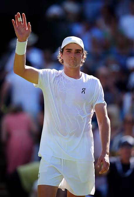 João Fonseca faz história em Wimbledon ao quebrar jejum de 15 anos do Brasil e avançar à terceira rodada