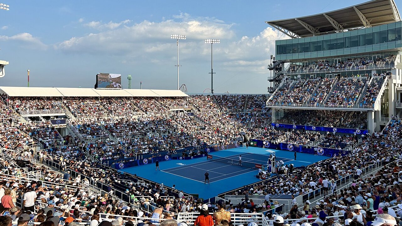 Quadra central lotada no Masters 1000 de Cincinnati, no Lindner Family Tennis Center, em Ohio