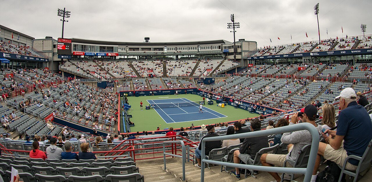 Quadra central do Masters 1000 do Canadá em Montreal durante partida do National Bank Open